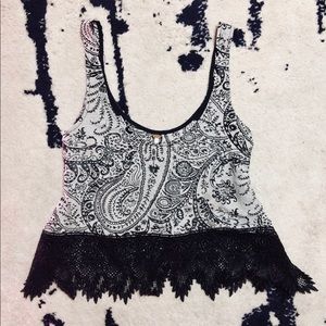 ⏬⏬NWOT Free People Paisley Fringe Crop Top.